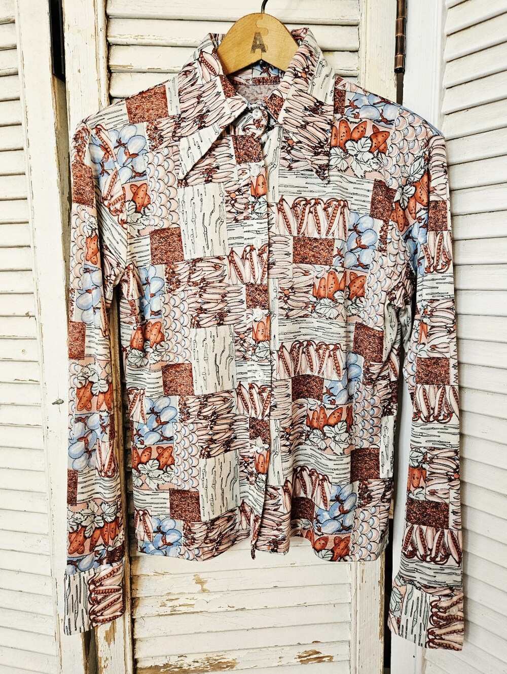 Vintage 70s Dagger Collar Veggie Garden Print Polyester Knit Blouse Small